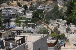 İsrail makamları, geçen mayıs ayında Doğu Kudüs'teki Silvan Mahallesi'nde bir Filistinlinin evini yıktı (AP)