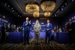 Pakistan Başbakanı Şehbaz Şerif, ABD Başkan Yardımcısı JD Vance ve Katar Başbakanı Muhammed bin Abdurrahman Al Sani, dün Bürgenstock'ta gerçekleştirilen dörtlü görüşmenin açılışında bir araya geldi. Küçük fotoğrafta ise Pakistan Başbakanı Şehbaz Şerif, İran Dışişleri Bakanı Abbas Arakçi ile tokalaşıyor (Reuters)