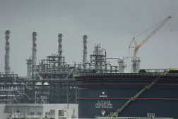 Lagos'un Ibego Lekki bölgesinde bulunan bir ham petrol depolama tankı (Reuters)