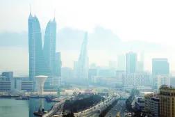 منظومات الدفاع الجوي في قوة دفاع البحرين اعترضت صواريخ ومُسيَّرات إيرانية استهدفت البلاد بهجمات سابقة (رويترز)