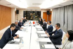 İran Dışişleri Bakanı Abbas Arakçi, Kırgızistan’da düzenlenen Şanghay İşbirliği Örgütü (ŞİÖ) Dışişleri Bakanları Toplantısı’nın oturum aralarında Çinli mevkidaşı Wang Yi ile görüşmelerde bulundu. (İran Dışişleri Bakanlığı)