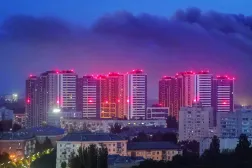 Rusya’nın füze saldırısı sırasında Ukrayna’nın başkenti Kiev’de yükselen dumanlar (Arşiv – Reuters)