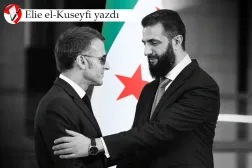 Suriye Cumhurbaşkanı Ahmed eş-Şara ve Fransa Cumhurbaşkanı Emmanuel Macron, Şam'da düzenlenen ortak basın toplantısının ardından tokalaşırken, 7 Temmuz 2026 (AFP)