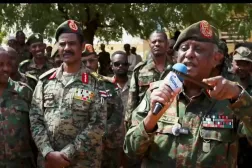 Sudan Silahlı Kuvvetler Başkomutan Yardımcısı Orgeneral Yasir El-Atta, diğer komutanlara hitap ederken (SUNA)