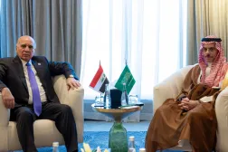 وزيرا الخارجية السعودي الأمير فيصل بن فرحان والعراقي الدكتور فؤاد حسين خلال اللقاء الثنائي في الأردن (واس)