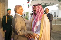 Deputy Governor of the Makkah Region Prince Saud bin Mishaal bin Abdulaziz welcomes PM Sharif at King Abdulaziz International Airport. (SPA)