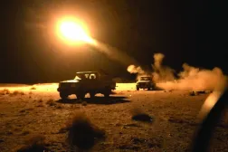 Yemen güçleri, dün şafak vakti Hudeyde’nin güneyindeki Husilerin mevzilerini bombaladı (SabaNet)