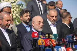 İran Meclis Başkanı Muhammed Bakır Kalibaf, 19 Ağustos 2026'da Bağdat'ta, 2020'de ABD'nin düzenlediği hava saldırısında hayatını kaybeden Devrim Muhafızları Kudüs Gücü Komutanı Kasım Süleymani'nin öldürüldüğü yerin yakınında düzenlenen basın toplantısına katıldı. (Fotoğraf: Ahmed el-Rubayi / AFP)