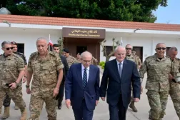 رئيس الحكومة اللبناني نواف سلام خلال زيارته الجيش اللبناني في جنوب البلاد.. 21 أغسطس 2026 (الوكالة الوطنية للإعلام)