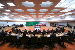 الرئيس الإيراني مسعود بزشكيان خلال مؤتمر صحافي في طهران 8 أغسطس 2026 (الرئاسة الإيرانية - أ.ف.ب)