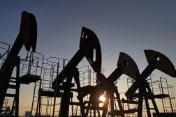 Exxon, Chavez'in petrol sektörünü kamulaştırma hamlesinin ardından ülkedeki faaliyetlerini durdurmuştu (Reuters)