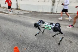 Güney Kore'de düzenlenen Sangju Kuru Hurma Maratonu'na katılan RAIBO2 (KAIST)