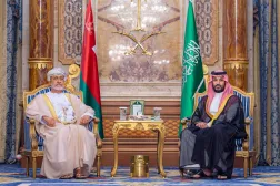 الأمير محمد بن سلمان خلال استقباله السلطان هيثم بن طارق في جدة الثلاثاء (واس)