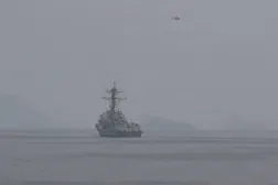 ABD Donanması’ndan güdümlü füzelerle donatılmış iki muhrip, cumartesi günü Hürmüz Boğazı’nda operasyonlar yürütürken (CENTCOM)