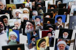 (foto altı) Beyrut’un güneyinde düzenlenen bir festivalde, aralarında eski Genel Sekreter Hasan Nasrallah ve mevcut Genel Sekreter Naim Kasım’ın da bulunduğu Hizbullah liderlerinin afişleri (Reuters)