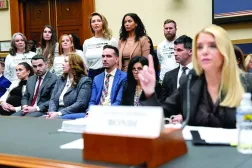 Jeffrey Epstein’in mağdurları, eski Adalet Bakanı Pam Bondi’nin Washington’daki Kongre Binası’nda Temsilciler Meclisi Adalet Komitesi oturumu sırasında sorgulanması esnasında (Arşiv – Reuters)