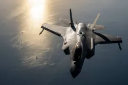 Hürmüz Boğazı’nda gözetleme operasyonları sırasında ABD’ye ait F-35 tipi hayalet savaş uçağı (CENTCOM)