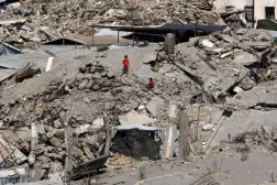 Young Palestinians amid the rubble of buildings destroyed during the war at Jabalia refugee camp in the northern Gaza Strip (File photo: Reuters)