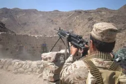 A Yemeni fighter on the front line on one of the Taiz fronts during battles against the Houthis (Military Media)