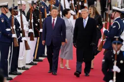 ABD Başkanı Donald Trump ve First Lady Melania Trump, Çin Devlet Başkanı Şi Cinping ve eşi Peng Liyuan’ı karşıladı (AP)