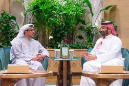 الأمير محمد بن سلمان ولي العهد السعودي خلال استقباله الشيخ منصور بن زايد نائب رئيس الإمارات في الرياض الثلاثاء (واس)