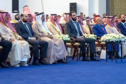 Suriye Cumhurbaşkanı Ahmed eş-Şera, Şam’da düzenlenen Suudi Arabistan-Suriye Yatırım Forumu’nda iş adamlarıyla bir araya geldi. (SPA)
