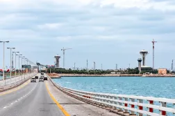 خلال عام 2025 تمّ تسجيل أكثر من 33 مليون مسافر عبر جسر الملك فهد بزيادة بلغت 1.6 % مقارنةً بالعام السابق (الشرق الأوسط)