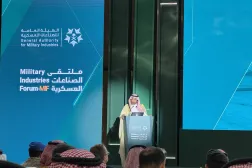 بندر الخریف، وزیر مشاور و عضو شورای وزیران و سرپرست سازمان کل صنایع نظامی، در جریان همایش صنایع نظامی (الشرق الأوسط)