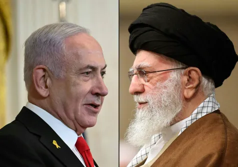 صورة مجمعة تظهر المرشد الإيراني علي خامنئي (يمين) ورئيس الوزراء الإسرائيلي بنيامين نتنياهو (أ.ف.ب)