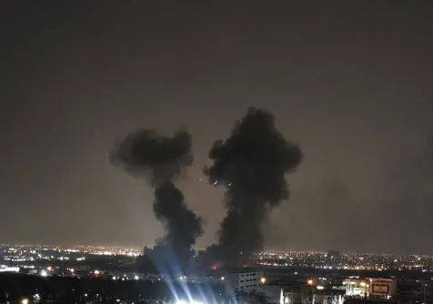 غارة جوية على موقع عسكري بمدينة كرج فجر الخميس (شبكات التواصل)