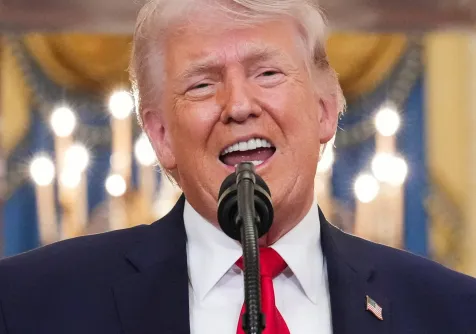 الرئيس الأميركي دونالد ترمب يلقي خطابا بشأن إيران في البيت الأبيض (رويترز)