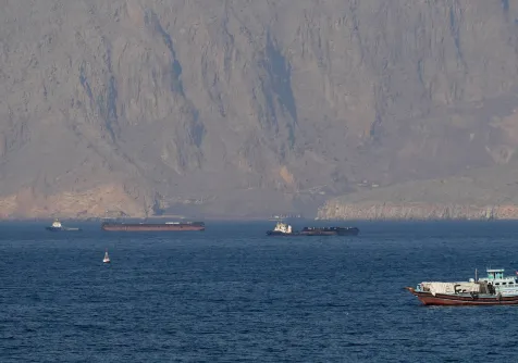 سفن وناقلات في مضيق هرمز (رويترز)