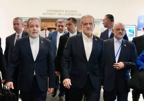 الرئيس الإيراني مسعود بزشكيان ووزير خارجيته عباس عراقجي على هامش أعمال الجمعية العامة في نيويورك (الخارجية الإيرانية)
