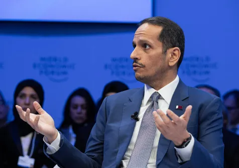 رئيس مجلس الوزراء وزير الخارجية القطري محمد بن عبد الرحمن آل ثاني يتحدث خلال جلسة نقاشية ضمن الاجتماع السنوي للمنتدى الاقتصادي العالمي لعام 2024 في دافوس (أرشيفية - د.ب.أ)