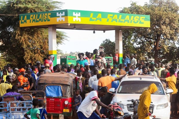 Mali, el-Kaide'nin uyguladığı abluka nedeniyle eşi benzeri görülmemiş bir yakıt kriziyle karşı karşıya (Reuters)