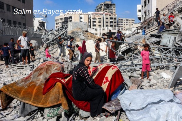 Filistinliler, Gazze'deki İsrail bombardımanı sonucu yıkılan Susi Kulesi'nin enkazı arasında arama yapıyor, 6 Eylül 2025 (AFP)