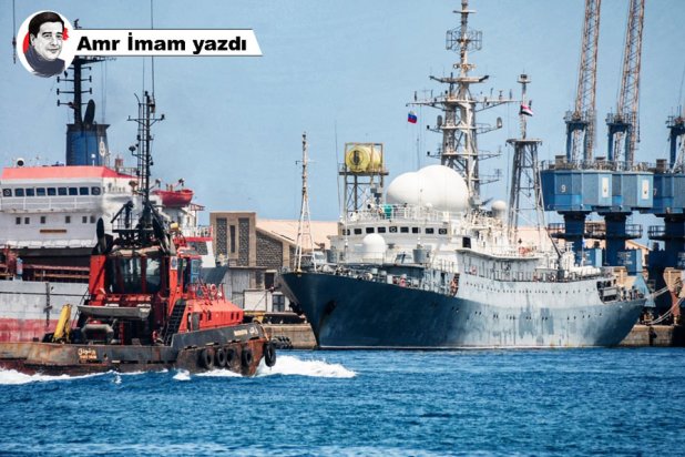 Sudan’ın Port Sudan Limanı’nda demirlemiş Rusya Donanması’nın bir gemisi, 27 Nisan 2021 (AFP)