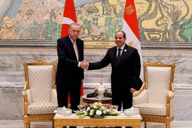 Sisi, Aralık 2024'te Yeni İdari Başkent'te düzenlenecek D-8 Zirvesi'nin oturum aralarında Erdoğan ile görüştü (Mısır Cumhurbaşkanlığı)