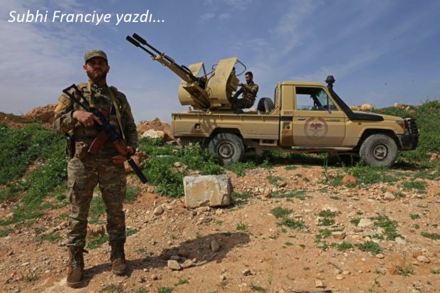 El-Kasir kırsalındaki Suriye-Lübnan sınırında konuşlu zırhlı aracın yanında nöbet tutan Suriyeli bir asker, 1 Nisan 2026 (AFP)