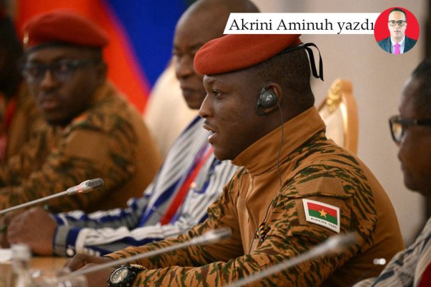 Traore, Rusya Devlet Başkanı Putin ile Moskova’daki bir toplantıda, 10 Mayıs 2025 (AFP)