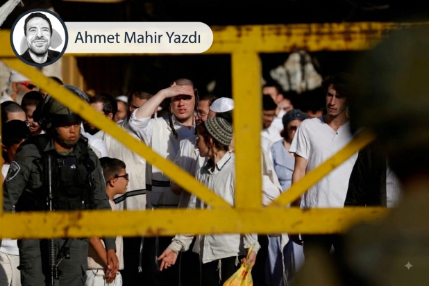  İsrailli yerleşimciler, işgal altındaki Batı Şeria'da bulunan Halil şehrindeki haftalık bir tura katılıyor, 11 Temmuz 2026 (Reuters)