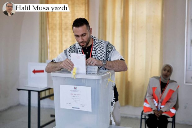 Batı Şeria'da daha önce yapılan seçimlerde oy kullanan Filistinli bir genç (AFP)