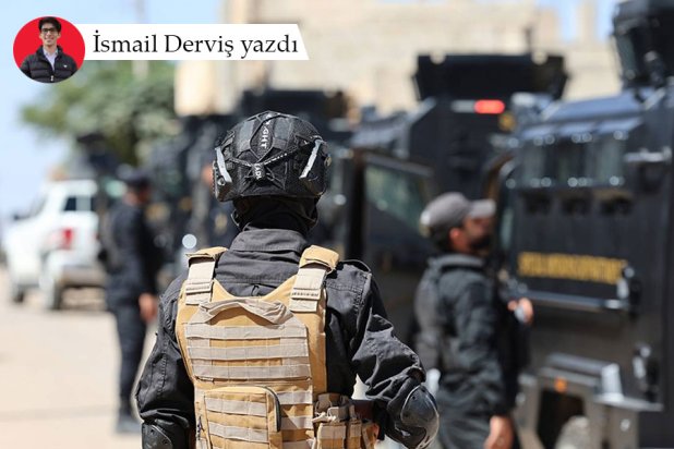 Dera’nın es-Sanameyn kentinde, aralarında DEAŞ’a bağlı bir hücrenin de bulunduğu bir dizi suç hücresine yönelik güvenlik operasyonları düzenlendi. (Suriye İç Güvenlik Güçleri’nin X hesabı)