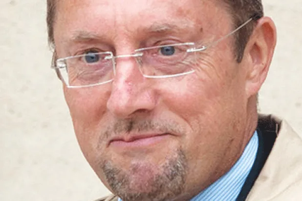 السفير الفرنسي يخرج ما في صدره عن أفغانستان قبل رحيله