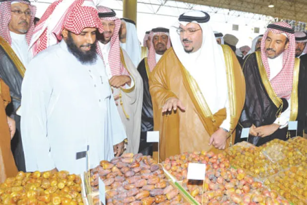 تدشين المزاد الإلكتروني للتمور في بريدة