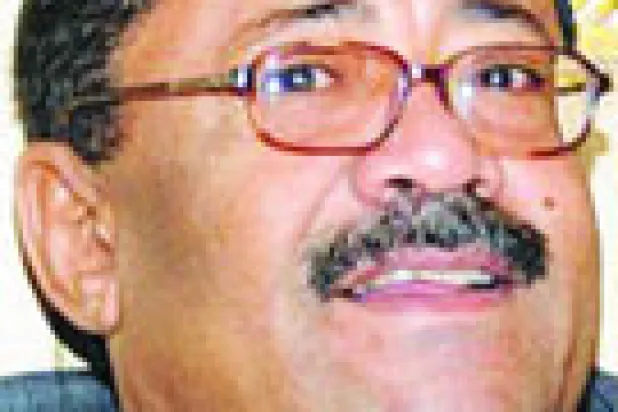 {شرفي} ينقذ الاتحاد من ورطة مقدمات العقود بـ260 ألف دولار