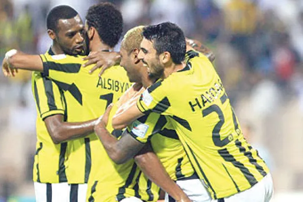 7 آلاف ريال لكل اتحادي مكافأة الفوز على الفتح