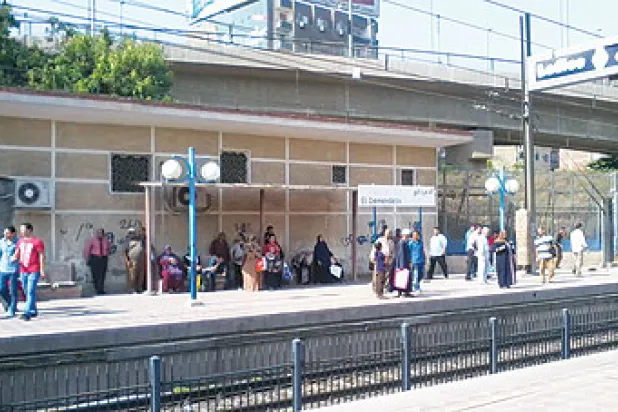 المصريون يتجاهلون دعوة «الإخوان» لـ«غزوة مترو القاهرة» ويردون بالأغاني الوطنية