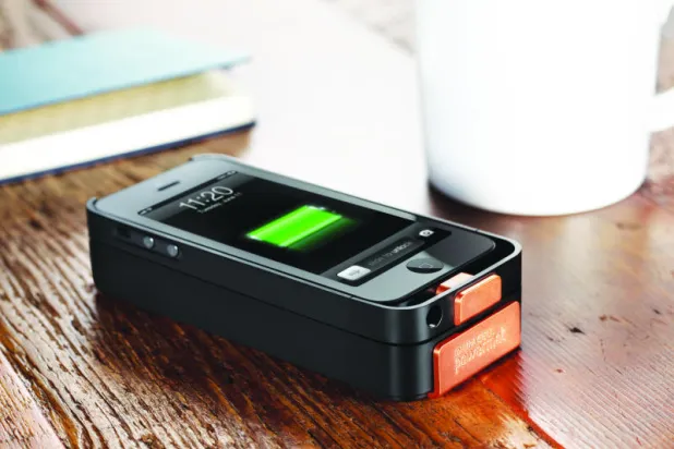 سماعات قوية صغيرة وشاحنات جوالة ومضرب كهربائي للحشرات