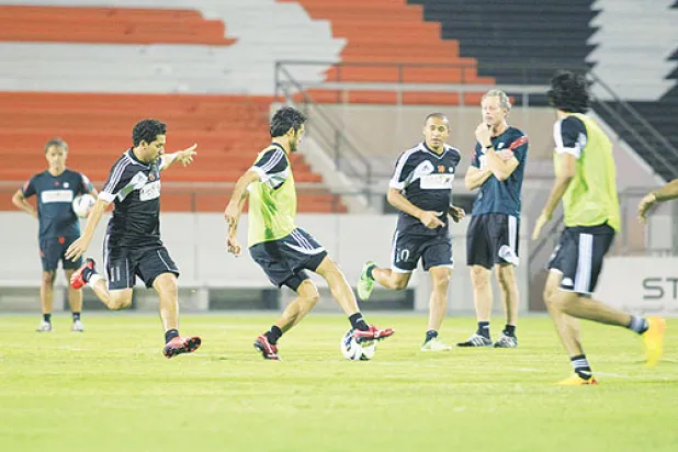 الشباب يقرر استمرار «المدرب البديل» إيميلو فيريرا حتى نهاية الموسم